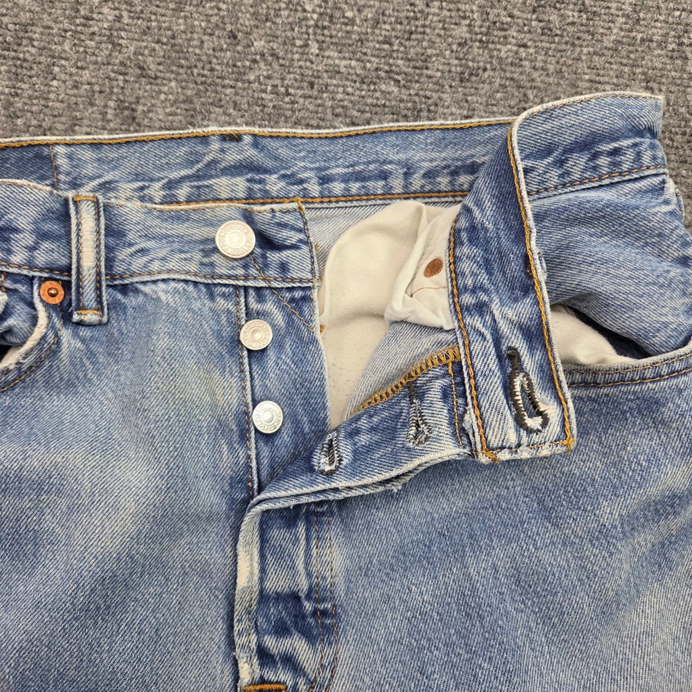 Vintage Levis 501 Jeans Mens 31x34 Straight Leg Light Wash Grunge Denim Y2K - Picture 9 of 11